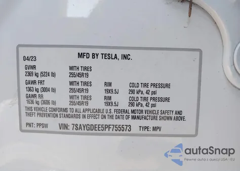 2023 Tesla Model Y Awd/Long Range Dual Motor All-Wheel Drive z USA, uszkodzony, nr VIN 7SAYGDEE5PF755573